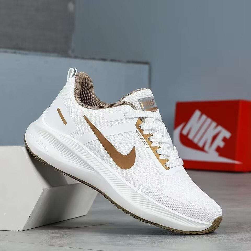 Nike sports shoes - Image 11