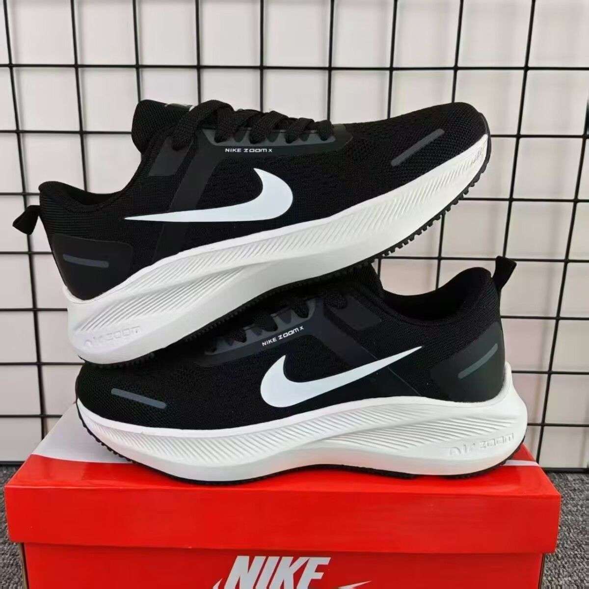 Nike sports shoes - Image 10