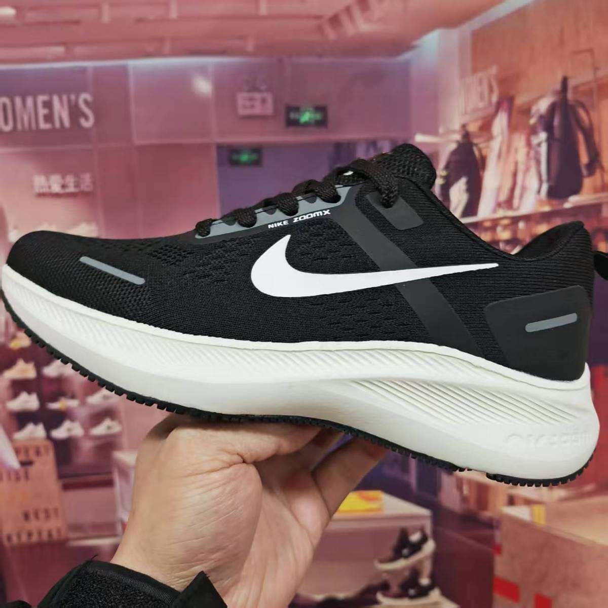 Nike sports shoes - Image 8