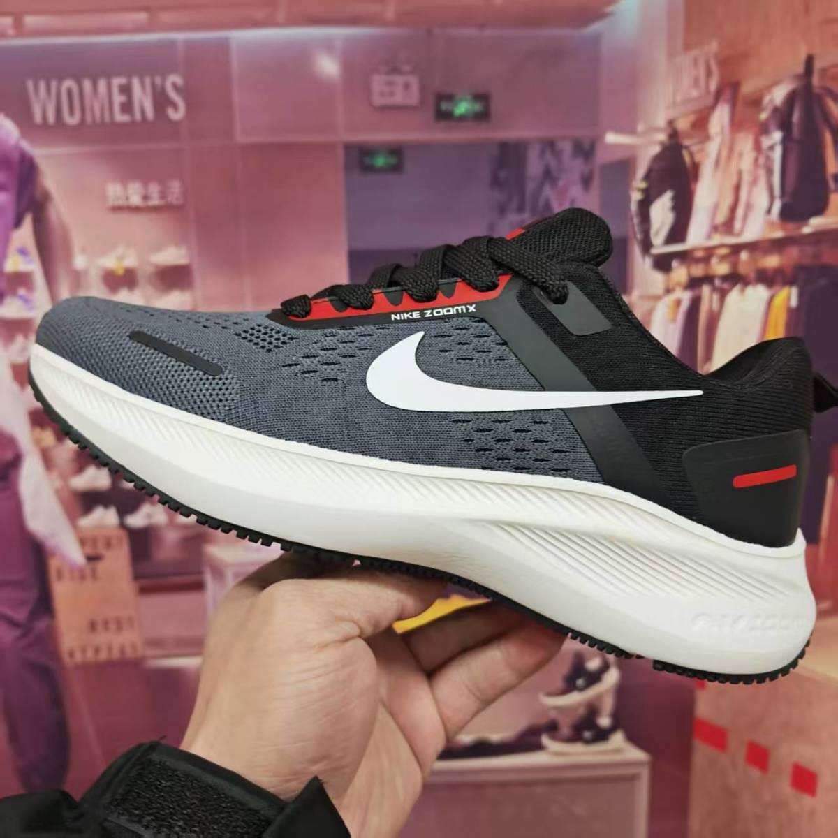 Nike sports shoes - Image 4